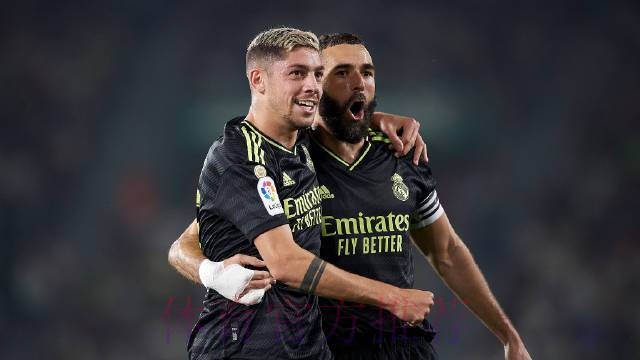 西甲-本泽马破门巴尔韦德世界波!皇马3-0埃尔切 西甲-本泽马破门巴尔韦德世界波!皇马3-0埃尔切