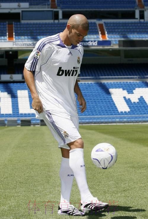 致敬!皇马官方:佩佩是皇马乃至世界最佳后卫之一 致敬!皇马官方:佩佩是皇马乃至世界最佳后卫之一